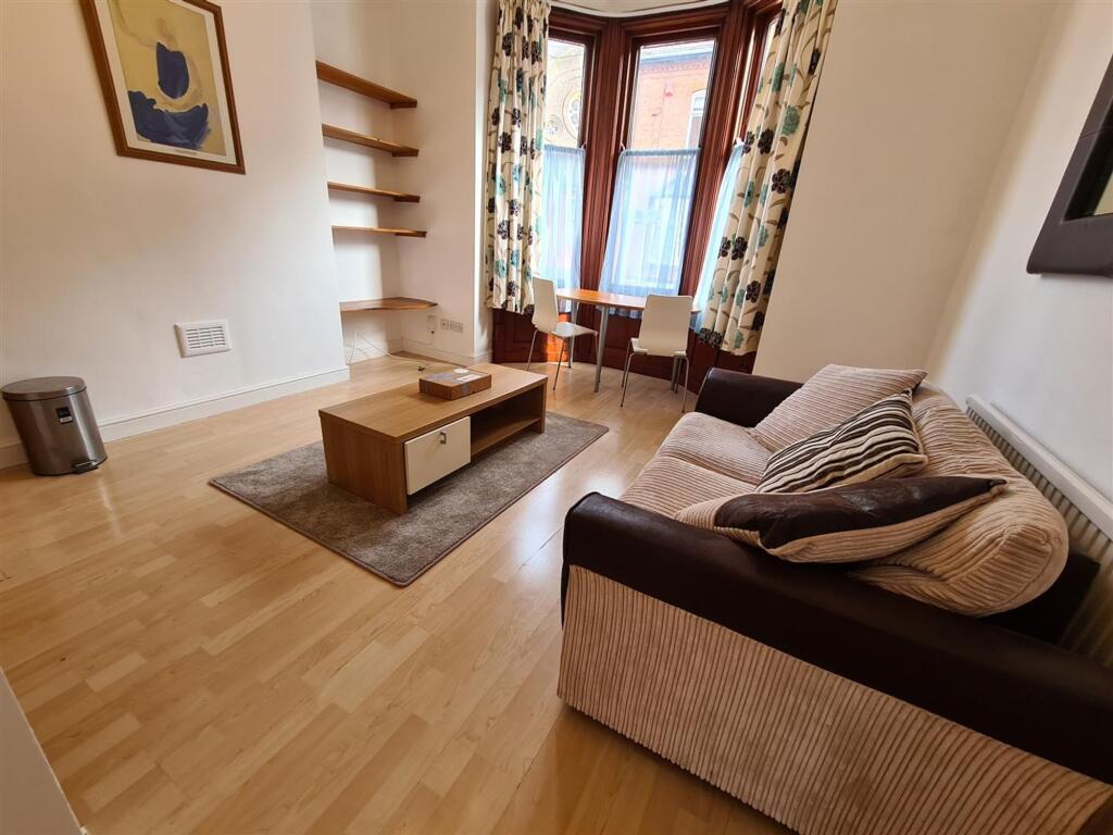 Apartment in Leicester, Highfields - View 2