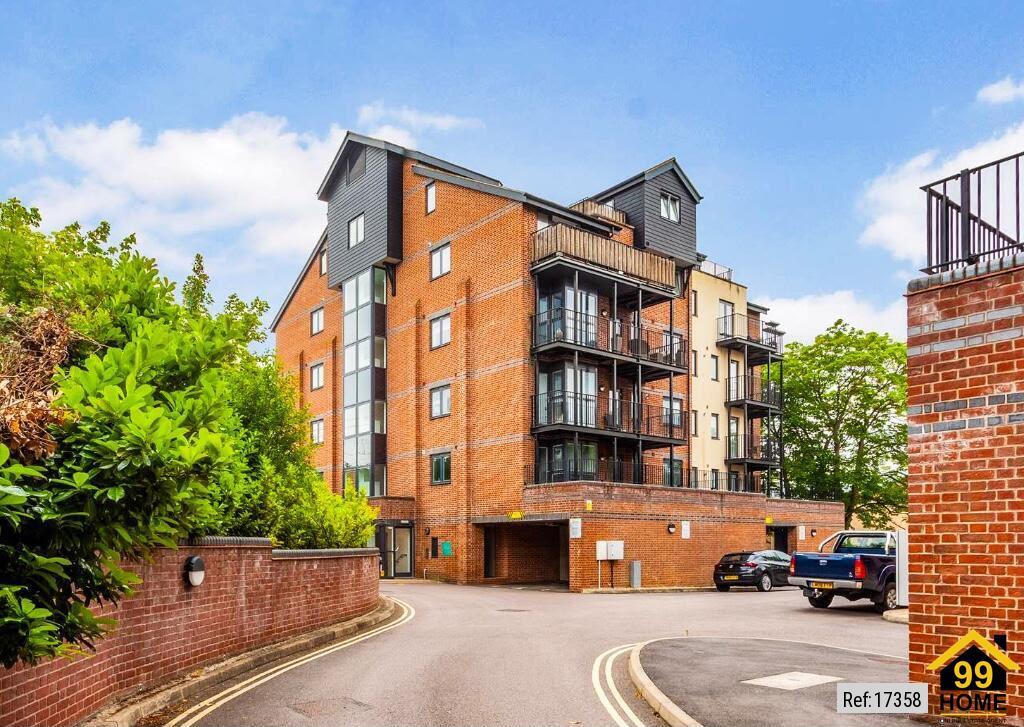 Apartment in Chelmsford - View 3