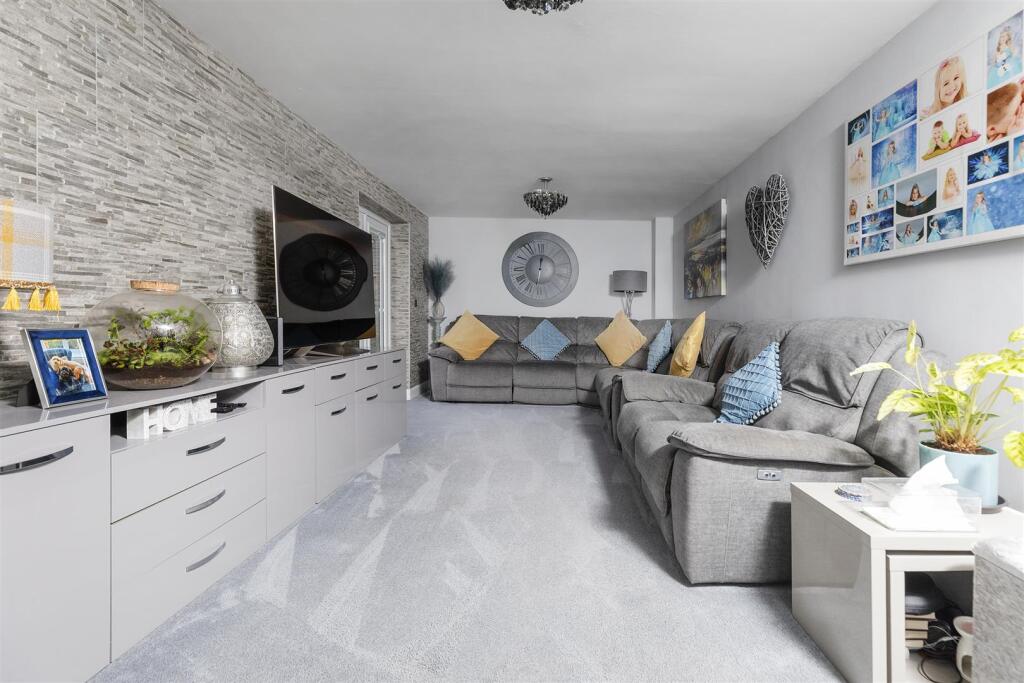 House in Leeds, Drighlington - More