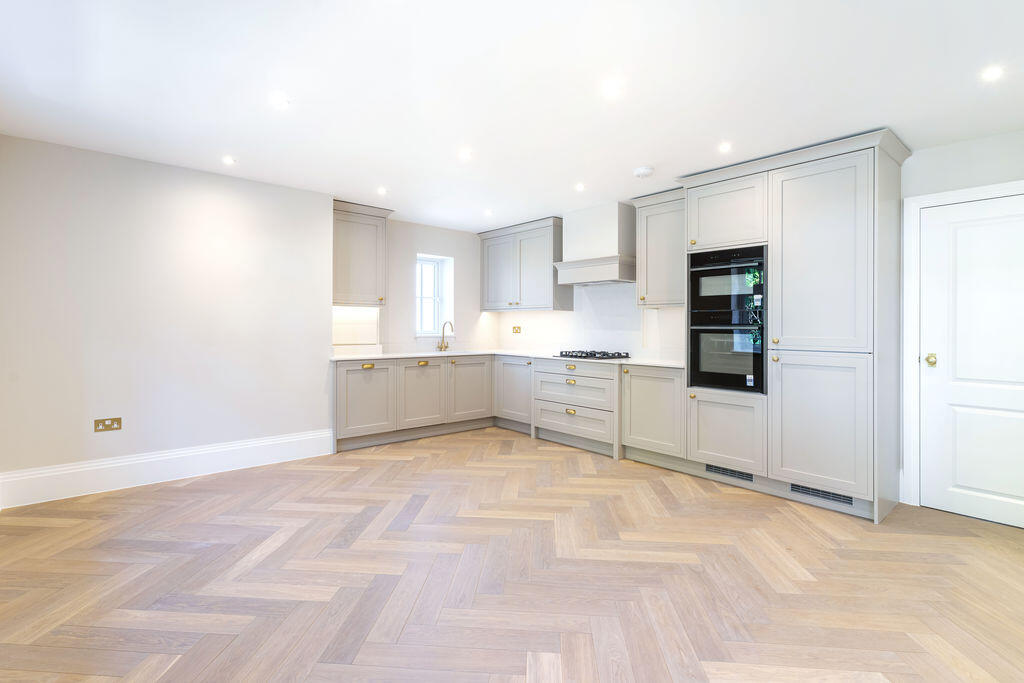 Apartment in Croydon - View 3