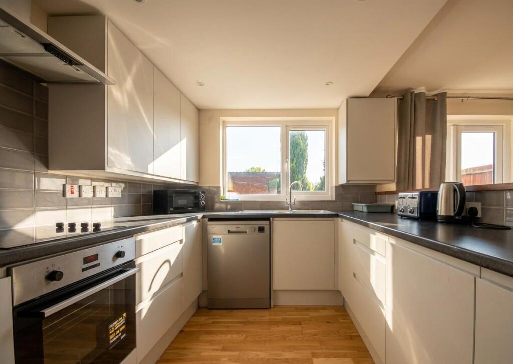 6 bedroom house for rent