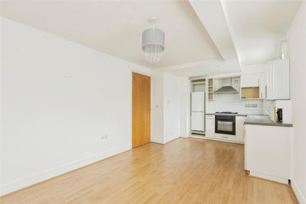 Apartment in Swanley, White Oak - View 3