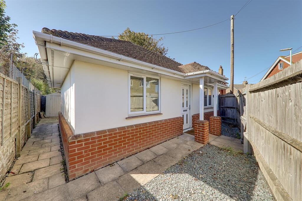 Penfold Road, Worthing, BN14