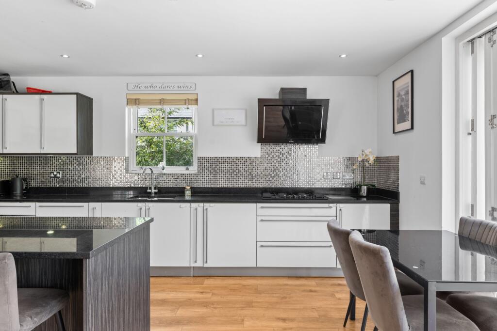 House in Reigate and Banstead, Lower Kingswood - View 5