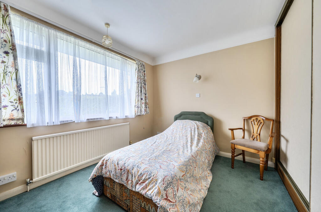 House in Eastleigh, Peverells Wood, Chandler's Ford - View 4