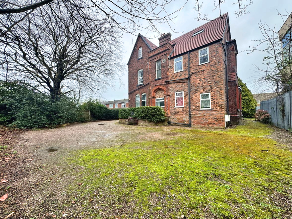 2-bed flat on Flat  Hampstead House, Hampstead Lane, Great Moor, SK PS, Great Moor, £105,000