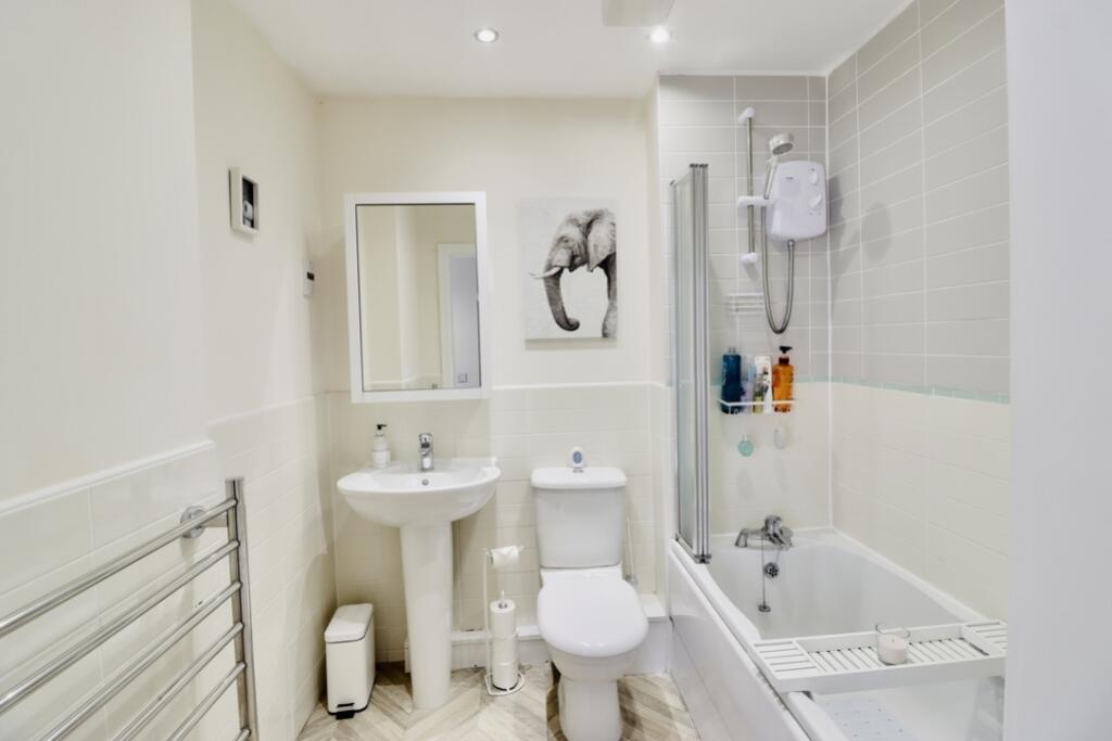 Apartment in Bradford, West Yorkshire - More