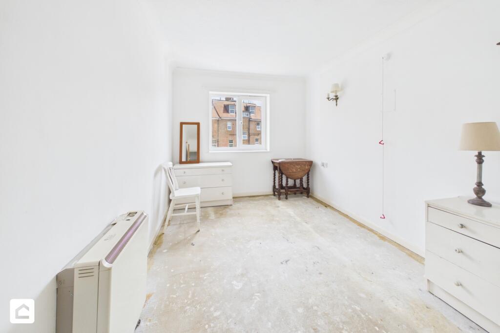 Apartment in Eastbourne, East Sussex - View 3