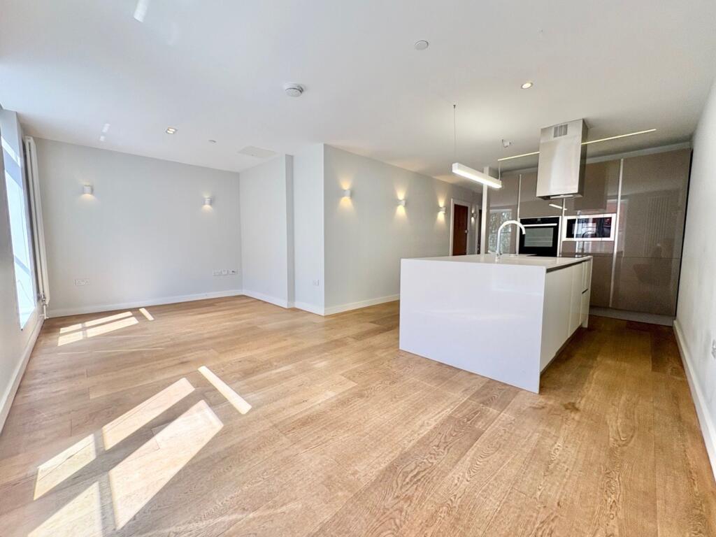 Main image of property: Upper Fourth Street, 258 Upper Fourth Street, MK9