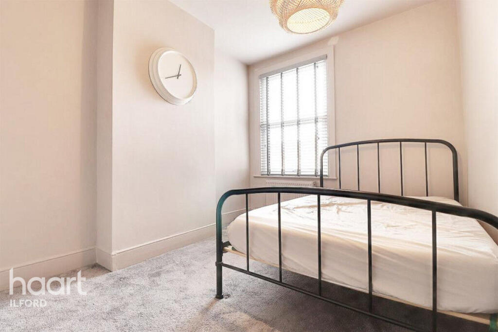 Apartment in Ilford - View 5