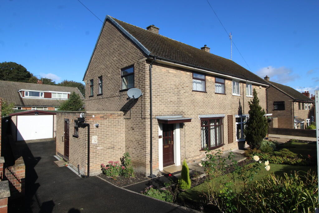 3-bed semi-detached on Oakwood Avenue, Flanshaw Park, £234,950