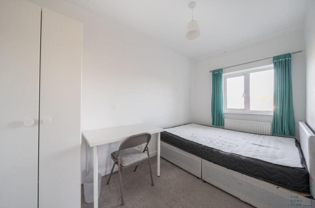 House in Guildford, Surrey - View 5