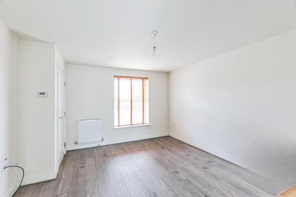 House in Irthlingborough, Crow Hill - View 5