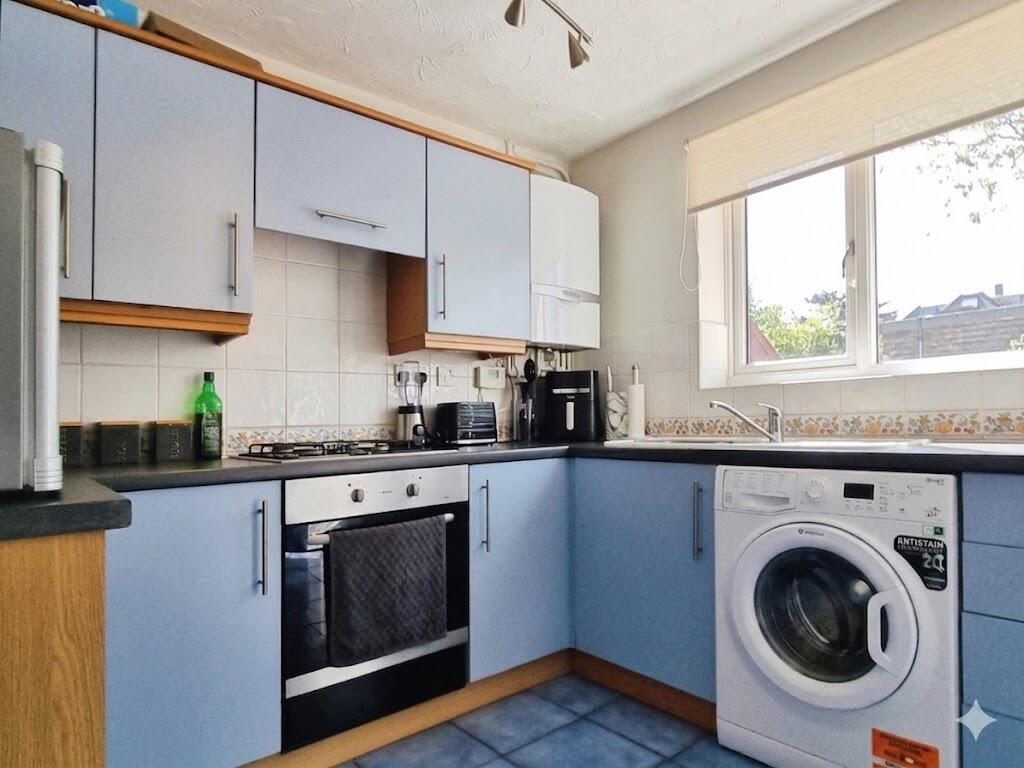 Longcroft Drive, Barton-le-Clay, Bedfordshire, MK45 photo 5