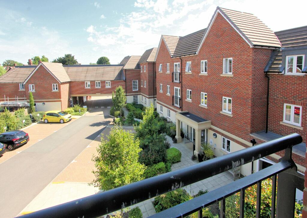 2-bed apartment on Lowe House, Knebworth, Hertfordshire, SG3, £345,000