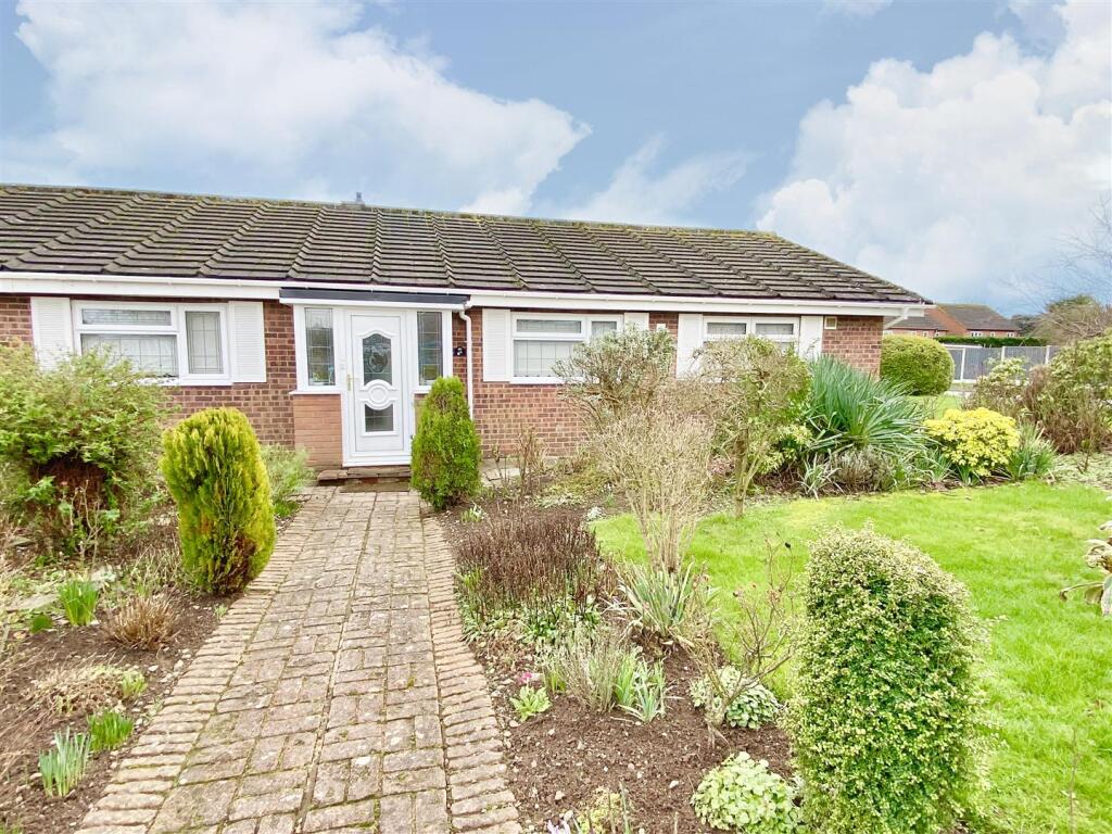 Main image of property: 6a Salcombe Drive, Shrewsbury, SY2 6SH