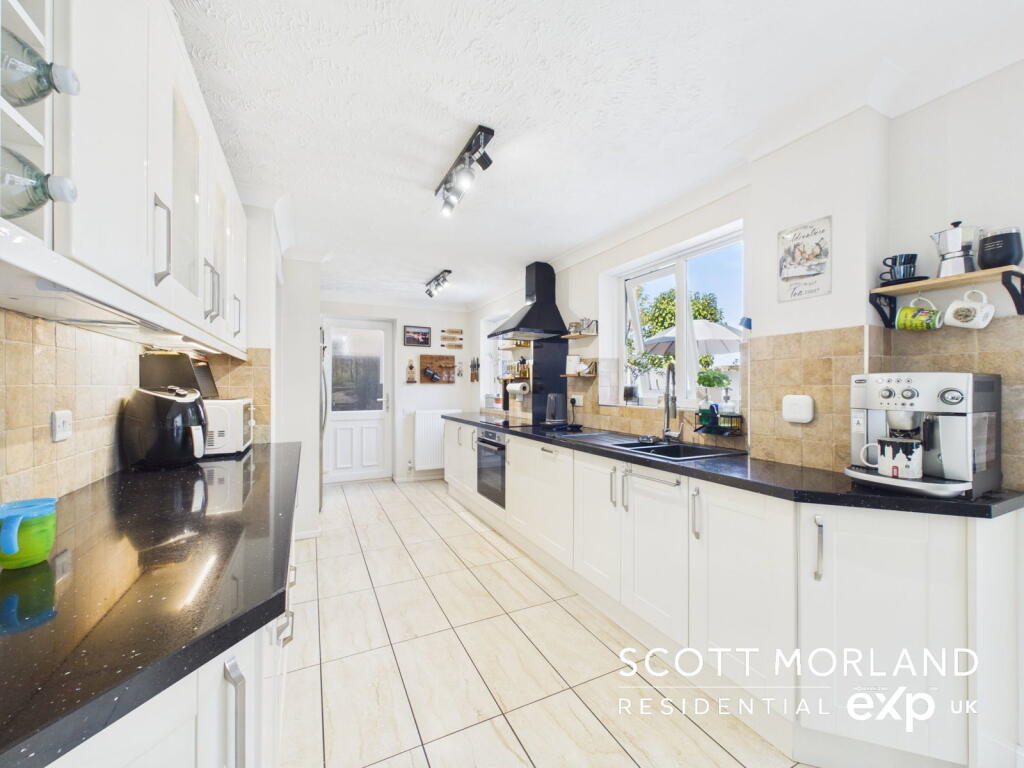 House in Basingstoke and Deane, Basingstoke - More
