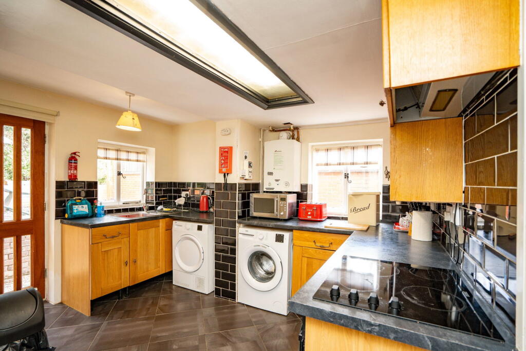 House in Worcester - View 4