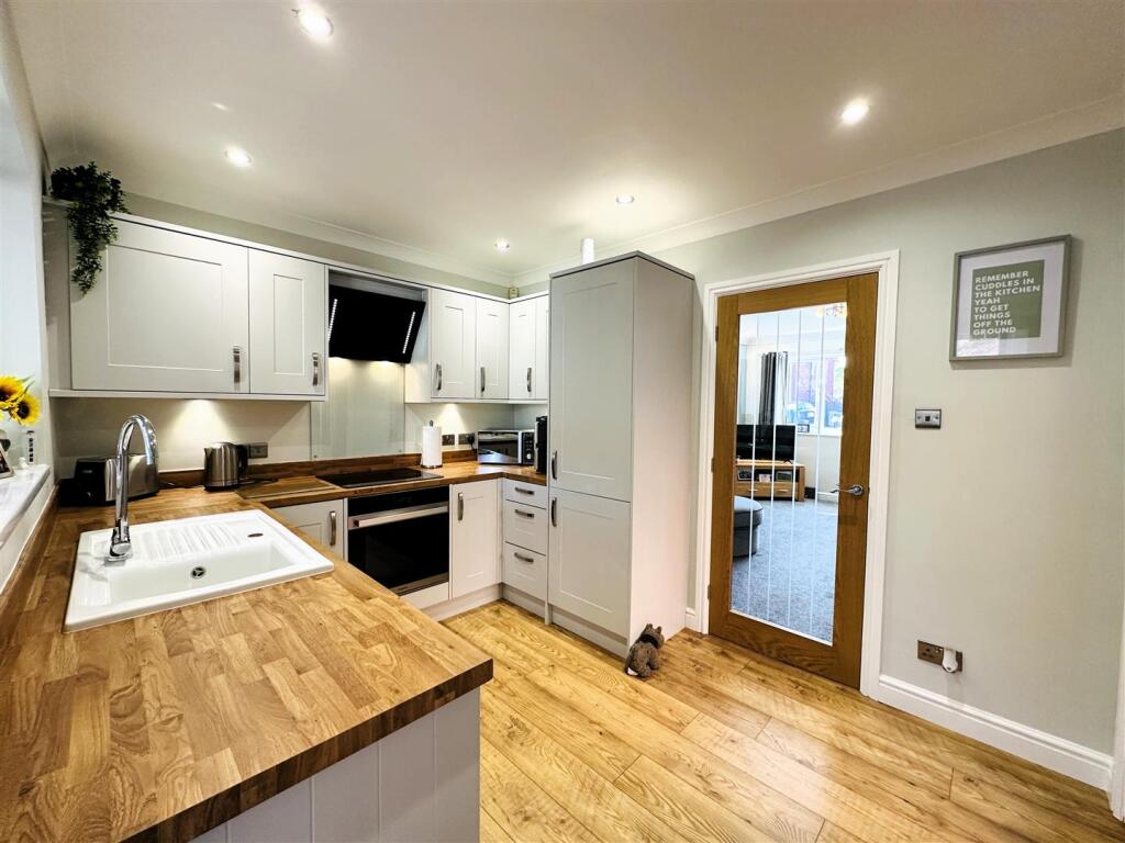 House in Barlby, Osgodby - More