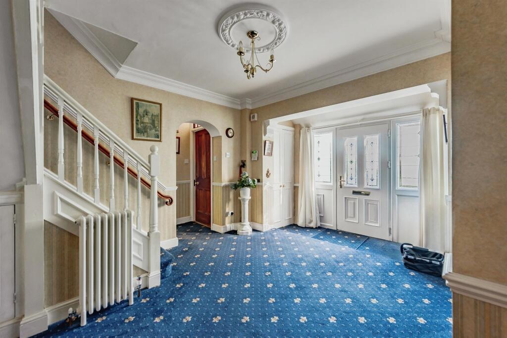 House in Redhill - View 4