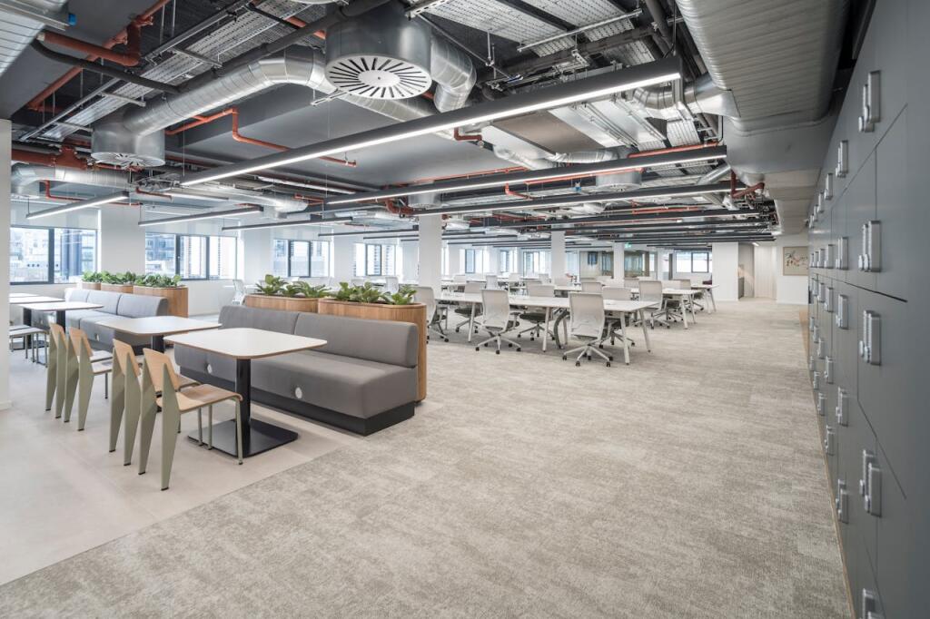 6th Floor Fitted