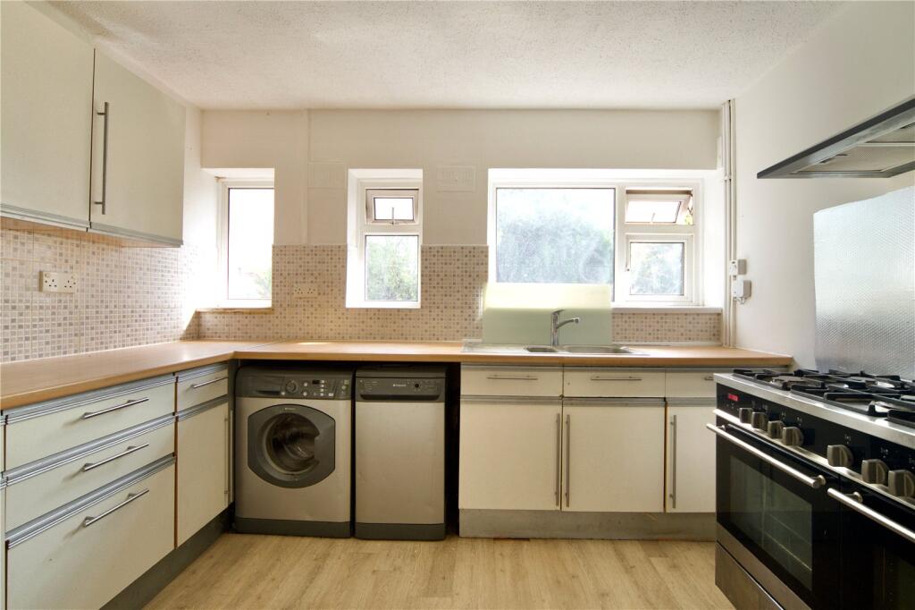 House in Romford - More