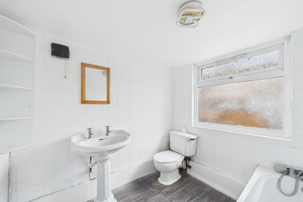 House in Dartford - View 4