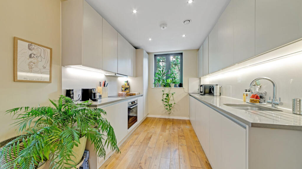 Apartment in London - View 5