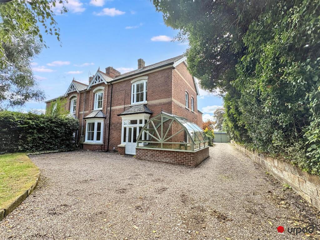 Main image of property: Woodbury, 36 New Road, Bromsgrove