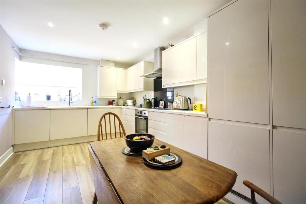 3, Gale Gardens, Aylsham photo 4