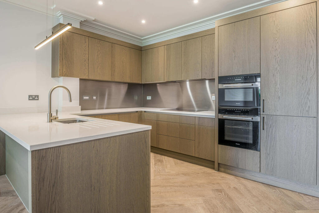 Apartment in Slough - More