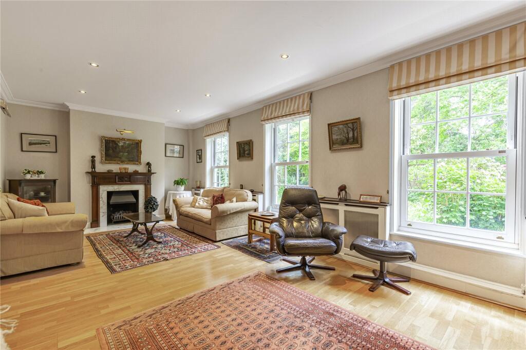 House in Richmond, North Sheen - More
