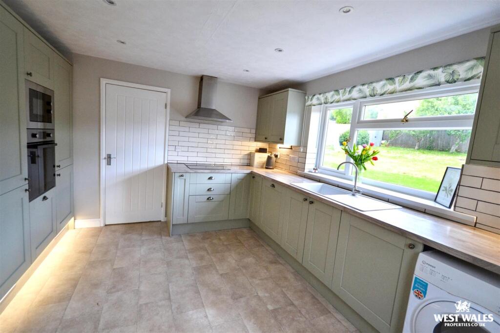 House in Milford Haven, Steynton - More
