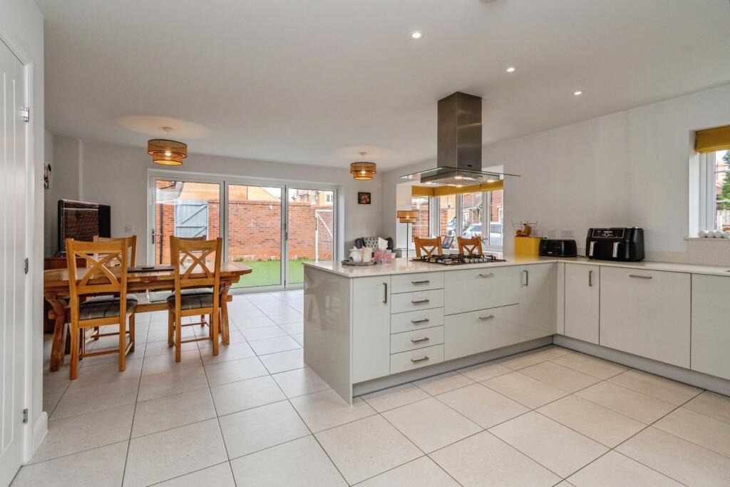 Bayberry Way, Norton Canes, Cannock, WS11 photo 3