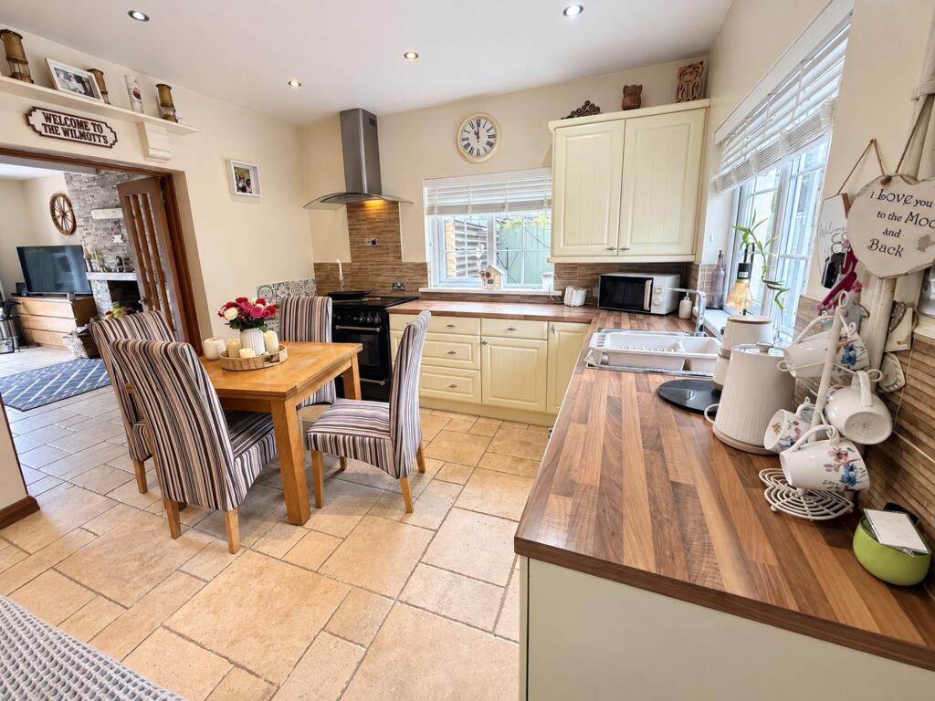 House in Newport - View 4