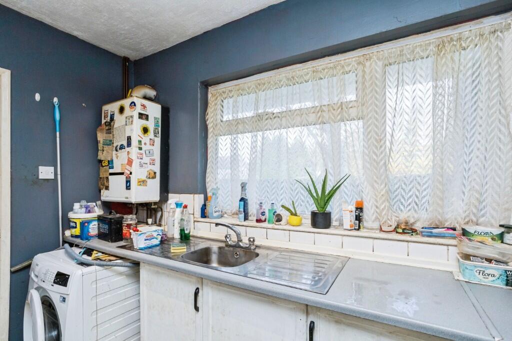Apartment in Horsham, New Town - More