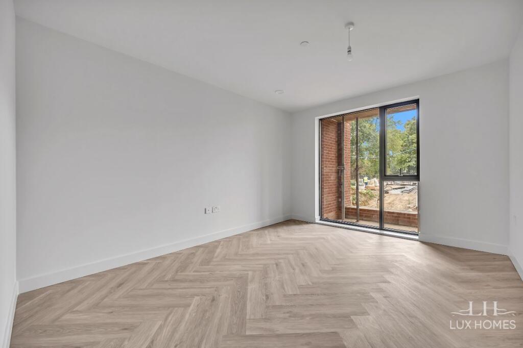 Apartment in Romford - More