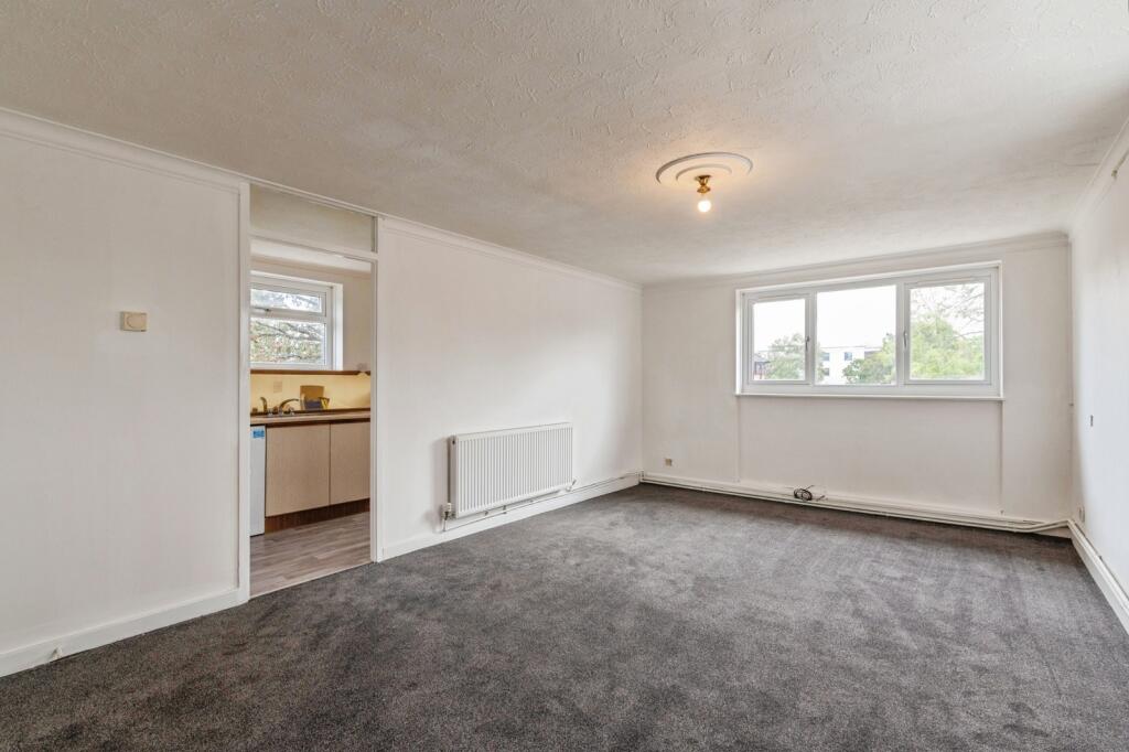Apartment in Southend-on-Sea - View 3
