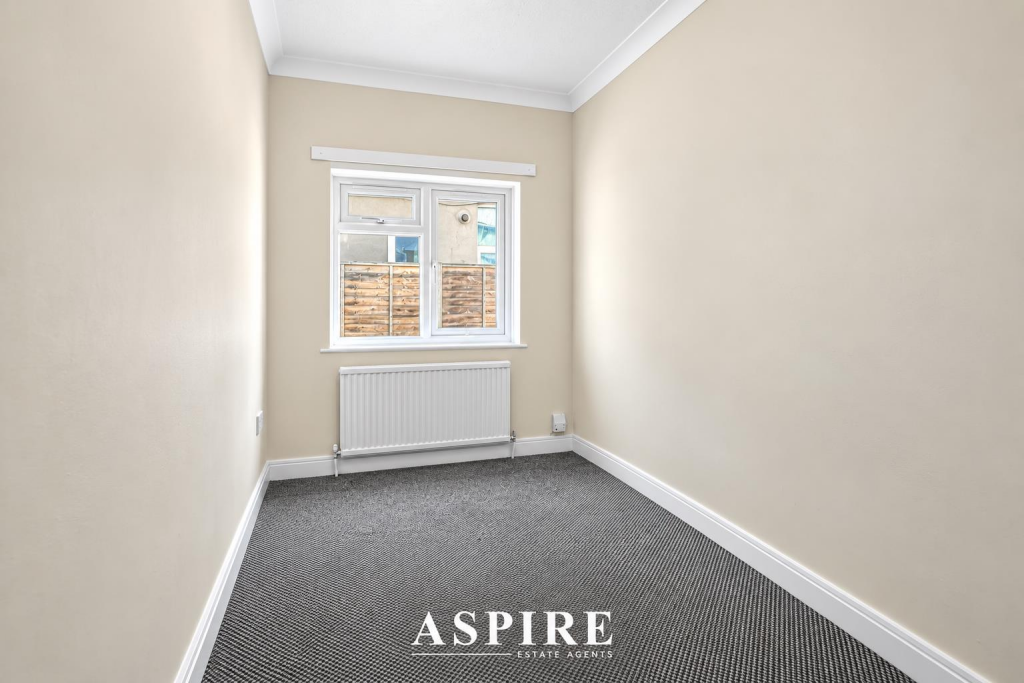Apartment in Southend-on-Sea - View 4
