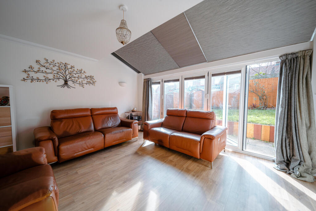 House in Woodley, Wokingham - View 5