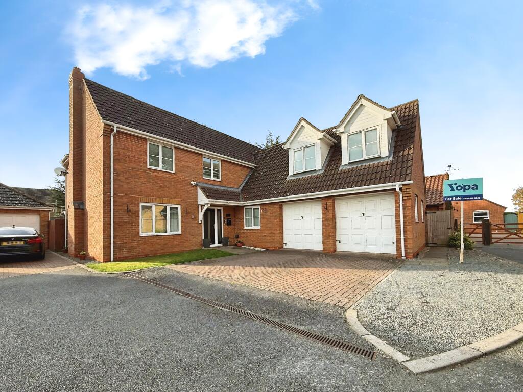 5-bed detached on Dennis Brown Court, Saxilby, LN1, £465,000