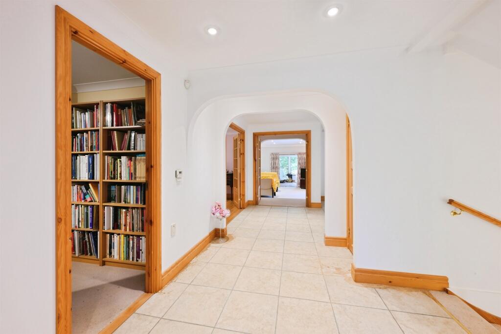 Oaklands Rise, WELWYN photo 3