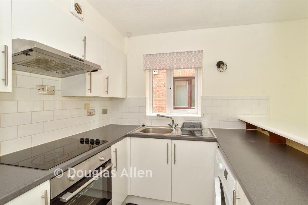 Higham Station Avenue, Chingford photo 2