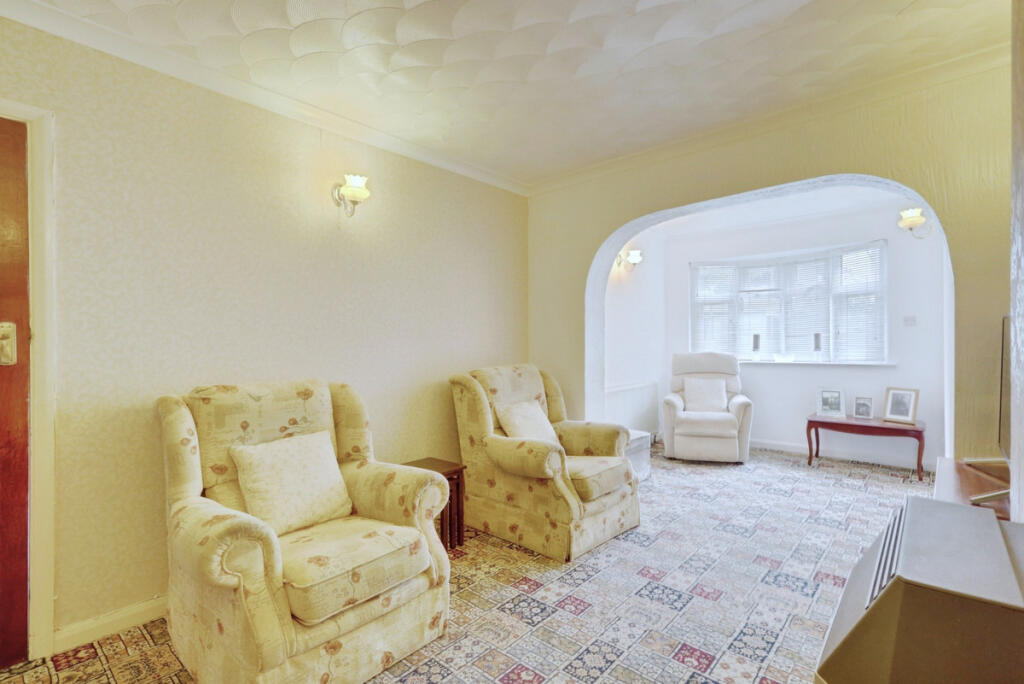 House in Castle Point, Benfleet - More