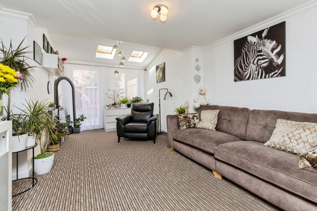 House in Crawley, Broadfield - View 4