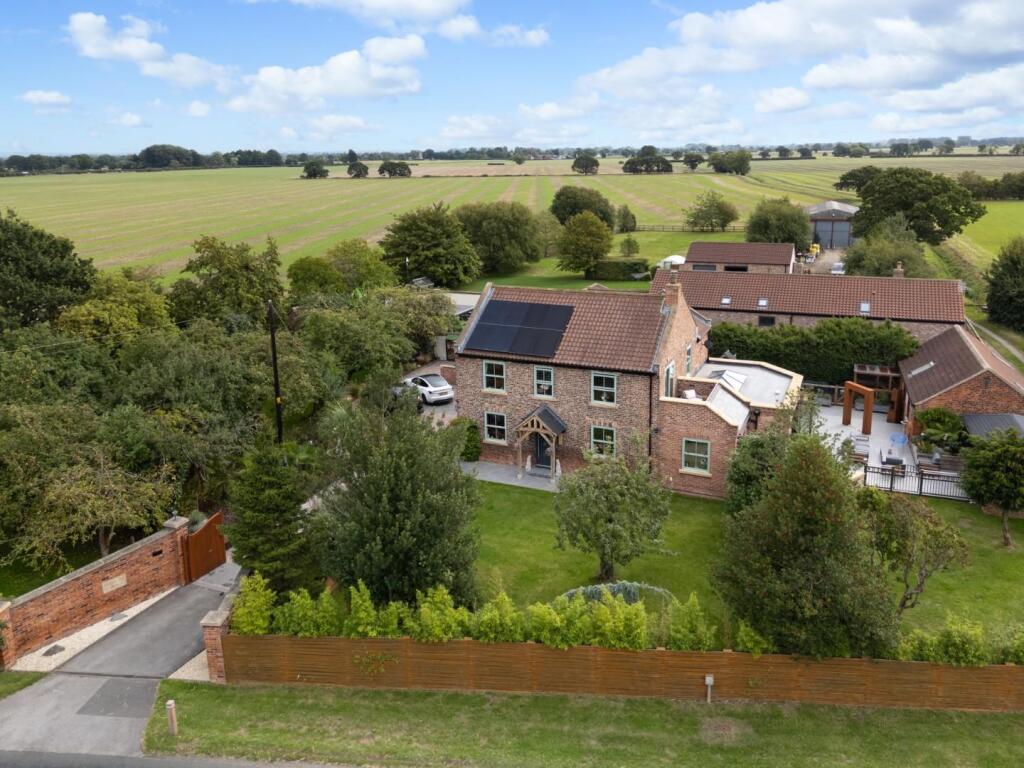 4-bed detached on York Road, Cliffe, £725,000