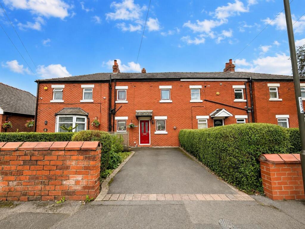 Main image of property: Lynmouth, Hadfield Road, Hadfield, Glossop
