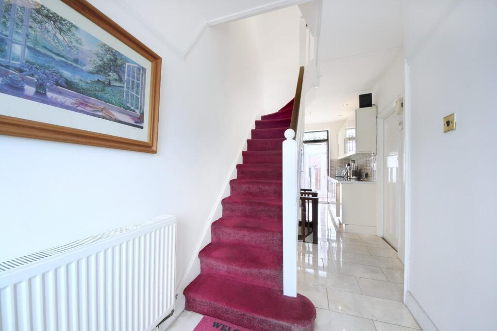 House in London, Park Royal - View 2