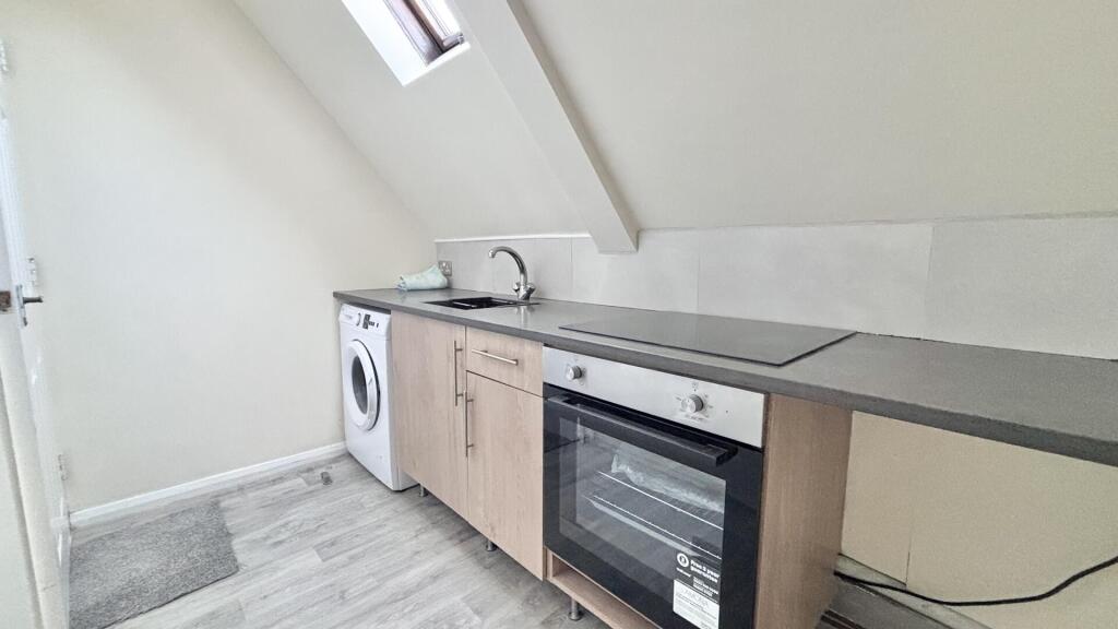 Apartment in Southend-on-Sea - View 4