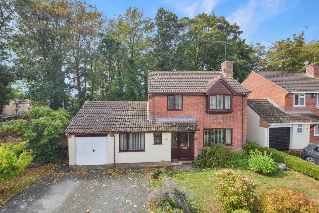 4-bed detached on Maple Close, Willand, EX15, £350,000